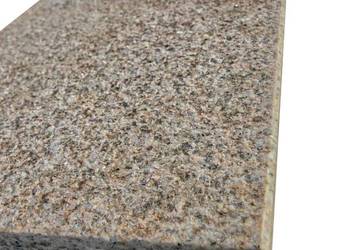 Stopień granitowy G682 Yellow Pink płomieniowany 150x33x3 cm
