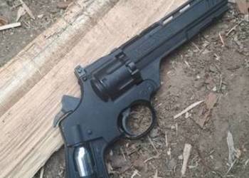 Witam sprzedam pistolet gazowy.