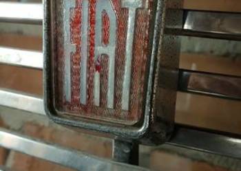 Fiata 125 p znaczek przedni PRL loftt .