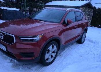 VOLVO XC40 T5 MOMENTUM AWD z napedem 4x4 o mocy 247KM 2.0 Turbo Benzyna.
