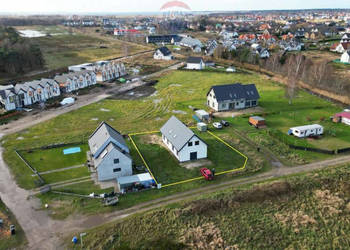 Dom jednorodzinny dwulokalowy.