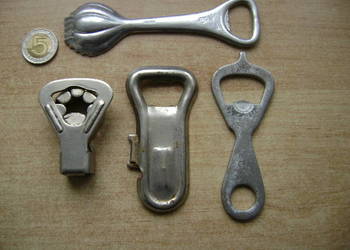 Starocie z PRL Birofilistyka Zestaw 4 otwieracze do kapsli, kolekcjonerskie