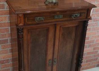 Piękna bieliźniarka eklektyczna antyk