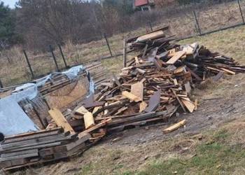 Scinki drewniane po budowie do palenia pocięte