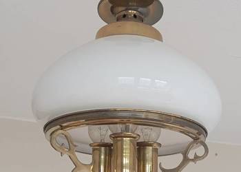 Piękna mosiężna lampa w stylu art deco lata 50-te z mlecznym kloszem