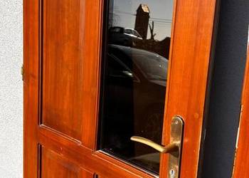 Solidne drzwi drewniane z ościeżnicą – do renowacji | Sarnów