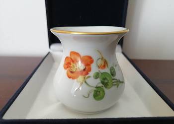 Mason. Mały porcelanowy wazon.