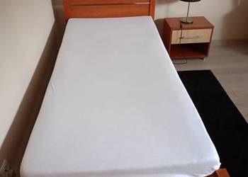 Łóżko 90x200 z materacem i szafka nocna