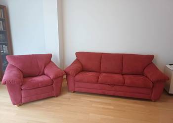 Komplet kanapa z funkcją spania i fotel.