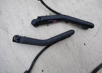 Ramię wycieraczek lamp przednich z wężykiem Volvo v40 lift