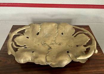 Stara mosiężna patera liść