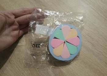 Wielokolorowe gąbki do makijażu w kształcie płatków kwiatów