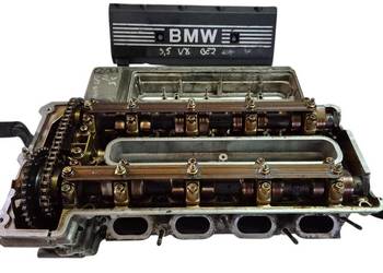 GŁOWICA SILNIKA PRAWA 7 BMW E38 5 E39 3.5 v8