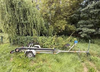 Przyczepa podłodziowa lekka 750 kg (SAM 2007) – płozy, rolki, wyciągarka Kn
