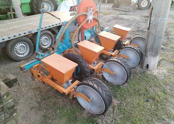 Siewnik do kukurydzy 4-urzędowy.