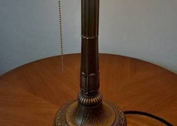 Bogato zdobiona, mosiężna lampa w stylu Art Deco