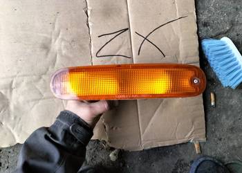 KIERUNKOWSKAZ  lampa kierunkowskazu Mazda 121