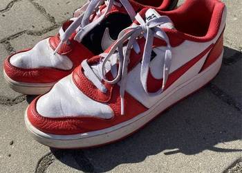 Nike czerwone
