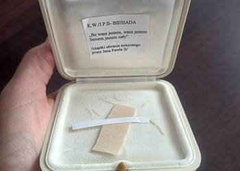 Kawałek ubrania Jana Pawła ll Kawałek ubrania Jana Pawła ll