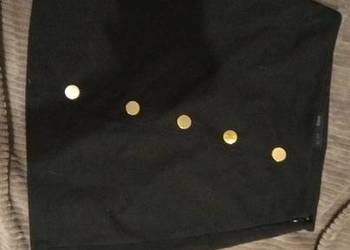 Spódniczka do kolan z ozdobnymi złotymi kółeczkami