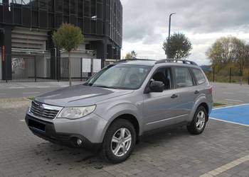 Subaru Forester 2.0 benzyna 150KM Klima Grzane fotele 4x4 Hak