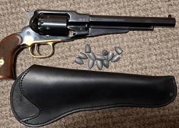 Rewolwery czarnoprochowy Remington 1858 kal,44  z pociskami i kabura.
