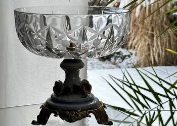 Stylowa patera na stopie – porcelana, metal, szkło