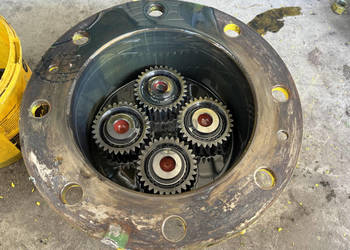 John Deere 6810 6910 6910S Obudowa Kosz Satelit Obudowa Zwolnicy CZĘŚCI L1…