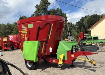 Wóz paszowy Strautmann  1251 paszowóz