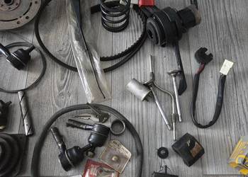 Części samochodowe z epoki PRL Fiat 126p, maluch