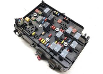 SKRZYNKA BEZPIECZNIKÓW CHEVROLET COBALT 25894223 Sedan/Limuzyna 2.2 15