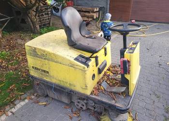 Zamiatarka kercher kmr 1200 .