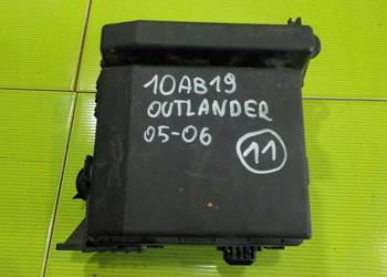 MITSUBISHI OUTLANDER I 2.4 MIVEC 05r skrzynka bezpiecznikow 5267D