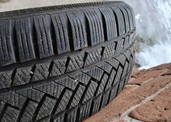 Opony zimowe Continental 225 55 17