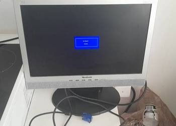 Monitor LCD 17 cali z wbudowanymi głośnikami