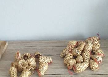 Słomiane dzwonki i szyszki