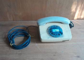 Stary telefon analogowy zabytek PRL retro vintage