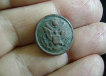 Starocie z PRL - Militaria = Guzik z U.S.A. Waterbury