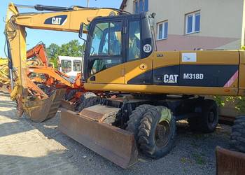 CAT M318D  (kołowa koparka, rok produkcji 2009)