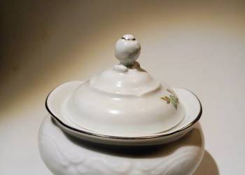 Cukierniczka porcelanowa Wawel – styl PRL, dekoracja kwiatowa