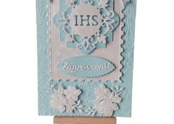 ZAPROSZENIA KOMUNIA CHŁOPIEC IHS W RAMCE KOKARDY B6 BŁĘKIT – BIEL