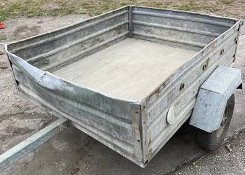 Przyczepka samochodowa zarejestrowana