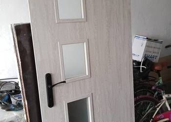 Drzwi 3 sztuki 80 L i P oraz łazienkowe 60 plus dwie ościeżnice nowe