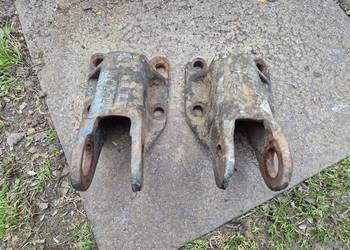 Wspornik cięgła dolnego podnośnika Ursus C-330 mocowanie cięgła