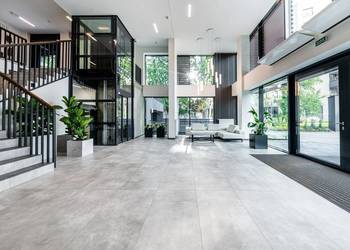 2-POKOJOWE MIESZKANIE 43,61 m² • NAROŻNE • WIDOK NA JEZIORO • OKAM