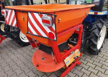 Solarka piaskarka posypywarka wibracyjna 550 kg do traktora