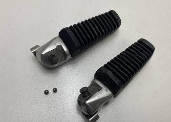 SUZUKI SIXTEEN UX125 PODNÓŻKI PASAŻERA STOPKA LEWA + PRAWA inne części