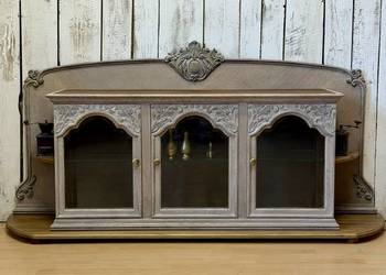 Komoda odnowiona w stylu prowansalskim shabby chic, pod RTV lity dąb