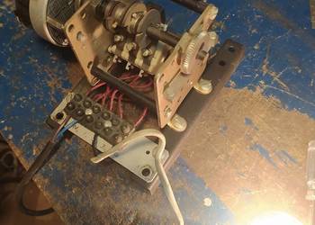 mechanizm załączający 1 fazę 10A w 3 włącznikach