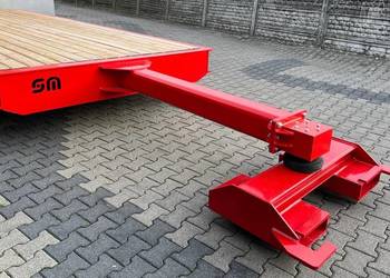 Przyczepa zakładowa do wózka widłowego, przemysłowa platforma transportowa.